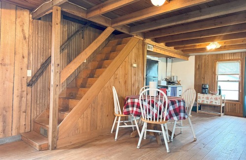 Wilder Cabin | Charming 2-bedroom cabin in Clarkrange