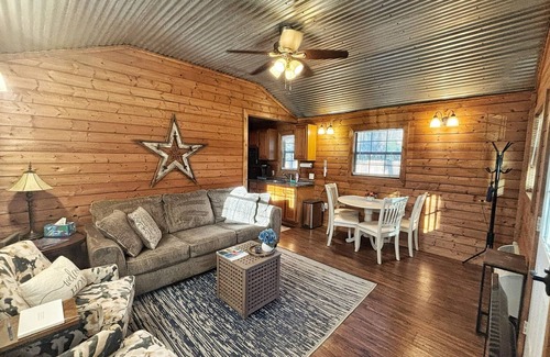 Montgomery Cabin | Charming 2-bedroom cabin in historic Montgomery with WiFi, AC