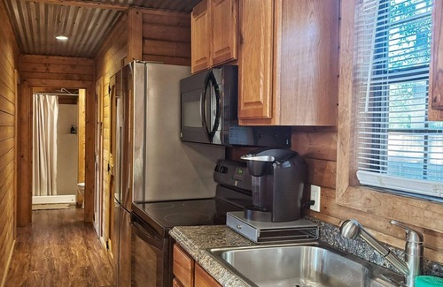Montgomery Cabin | Charming 2-bedroom cabin in historic Montgomery with WiFi, AC