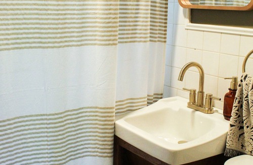 Monticello Cottage | Charming 2-Bedroom Cottage in the Catskills - 5 min to the casino!
