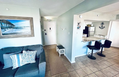 Ocean City Condo | Charming 2-bedroom condo steps from beach in Ocean City with pool and sundeck