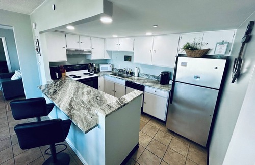 Ocean City Condo | Charming 2-bedroom condo steps from beach in Ocean City with pool and sundeck