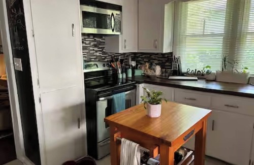 Warrenville Cottage | Charming 2-bedroom cottage 3 miles from Historic downtown Aiken!