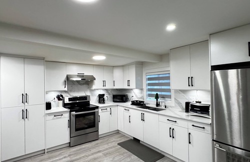 Abbotsford House | Charming 2-bedroom house with WiFi, AC in fabulous Abbotsford
