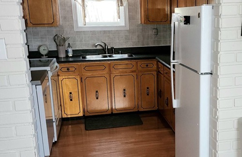 Corner Brook House | Charming 2-bedroom bungalow in awesome Corner Brook with WiFi, AC