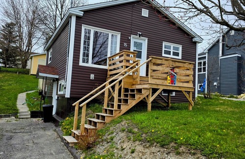 Corner Brook House | Charming 2-bedroom bungalow in awesome Corner Brook with WiFi, AC