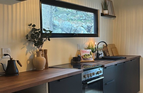 Huntsville Cabin | Charming 2-bedroom cabin in delightful Huntsville with WiFi, AC