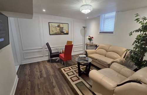 Hurontario House | Charming 2-bedroom basement in Mississauga