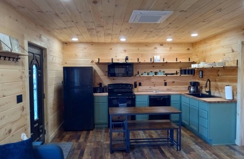 Lewisburg Cabin | Charming 2-bedroom cabin in Lewisburg with privacy, WiFi, AC