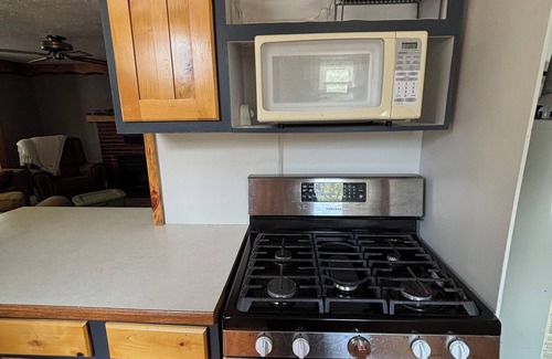 Ellsworth County Cabin | Charming 2-bedroom cabin at Kanopolis Lake