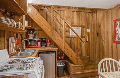 Bruno Cabin | Charming 2-bedroom cabin just 3 miles from the Buffalo River- Redcloud Cabin