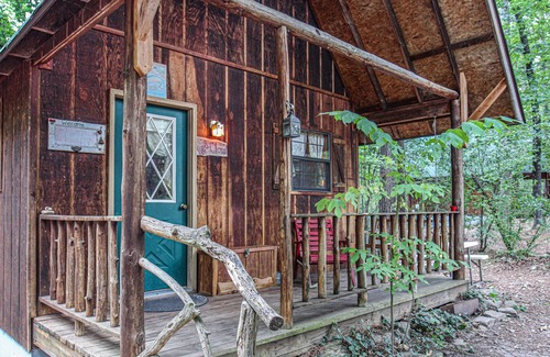 Bruno Cabin | Charming 2-bedroom cabin just 3 miles from the Buffalo River- Redcloud Cabin