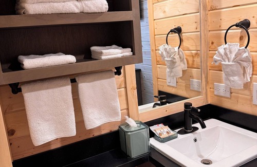 Moab South Valley Cabin | Charming 2-bedroom cabin #108 with AC, Wi-Fi in lovely Moab