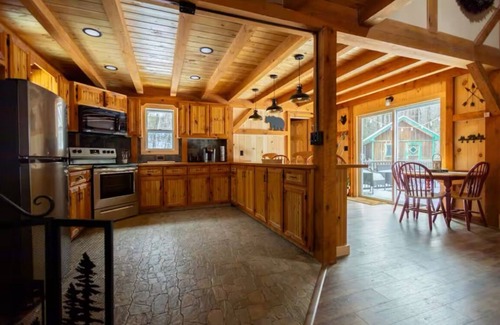 Athol Cabin | Charming 2-bedroom cabin in the Adirondacks