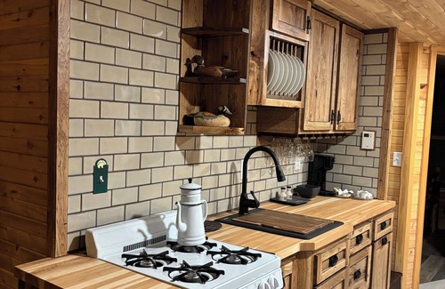 North Bangor Cabin | Charming 2-bedroom cabin with WiFi in North Bangor, NY.