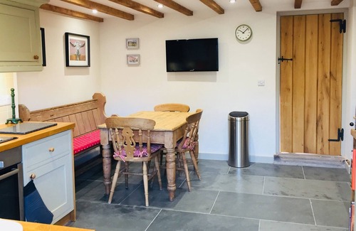 Melbourne Cottage | Charming 2 Bedroom Character Cottage - sleeps 4 people