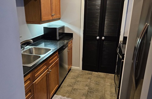 Federal Hill Condo | Charming 2-bedroom condo with fitness room and AC in peaceful Fed Hill,Baltimore