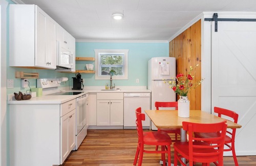 Carp Lake Cottage | Charming 2-bedroom cottage in Carp Lake with AC, and WiFi, minutes from Mackinaw