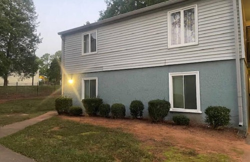 Charlotte Condo | Charming 2-bedroom condo with AC and WiFi in lovely Charlotte