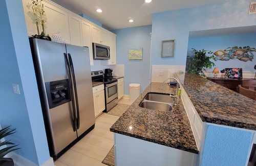 Galveston Condo | Charming 2-bedroom condo located on the Sunset Pool in Pointe West, Galveston.