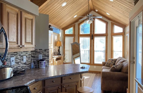 Palestine Cottage | Charming 2-bedroom cottage in the country located on wedding venue property!