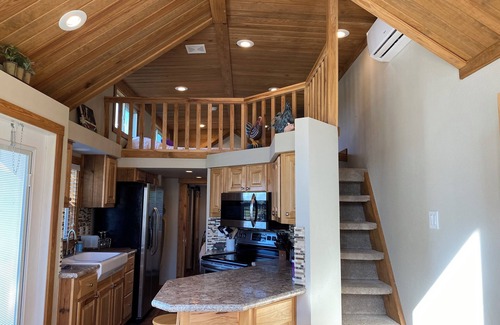 Palestine Cottage | Charming 2-bedroom cottage in the country located on wedding venue property!