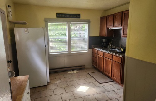 Whitewood House | Charming 2-bedroom cottage 8 miles from Sturgis with WiFi, AC and parking space!
