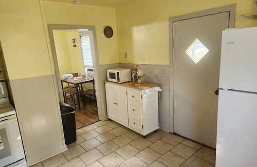 Whitewood House | Charming 2-bedroom cottage 8 miles from Sturgis with WiFi, AC and parking space!