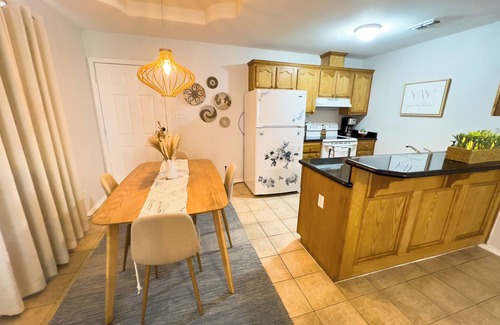 Edinburg Condo | Charming 2-bedroom condo in lovely Edinburg Wifi/Netflix