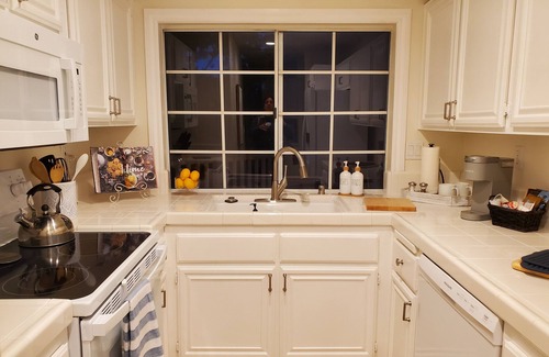 Oak Park Condo | Charming 2 Bedroom Condo in Oak Park