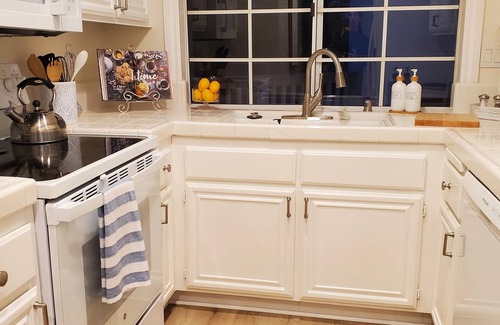Oak Park Condo | Charming 2 Bedroom Condo in Oak Park