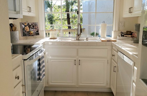 Oak Park Condo | Charming 2 Bedroom Condo in Oak Park