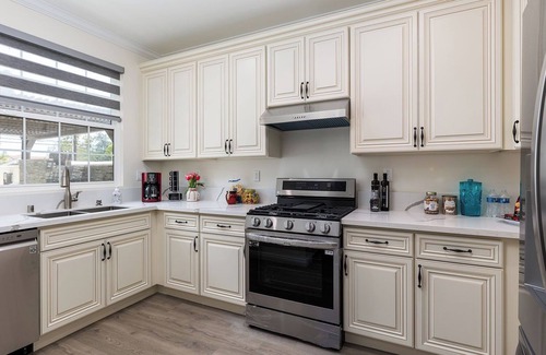 Mid Central Condo | Charming 2-bedroom condo with WiFi, AC in beautiful Pasadena