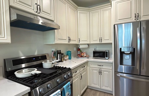 Mid Central Condo | Charming 2-bedroom condo with WiFi, AC in beautiful Pasadena