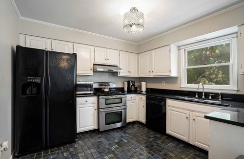 Underwood Hills Condo | Charming 2-bedroom condo in amazing Midtown Atlanta with AC, WiFi