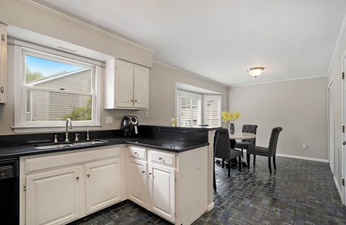 Underwood Hills Condo | Charming 2-bedroom condo in amazing Midtown Atlanta with AC, WiFi