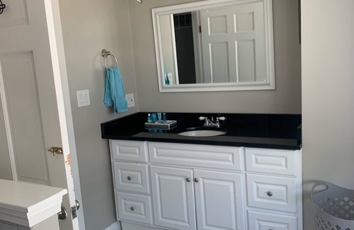 Chelsea Condo | Charming 2-bedroom condo in delightful Chelsea with WiFi, AC