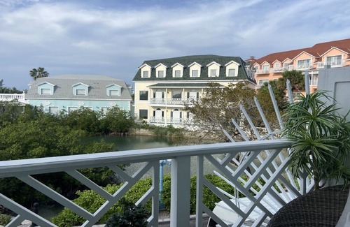 Nassau Condo | Charming 2-bedroom condo with WiFi, AC in lovely Sandyport,Bahamas