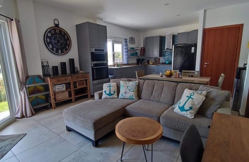 Dixon Cove Condo | Charming 2-bedroom condo with WiFi, AC in enchanting Roatan
