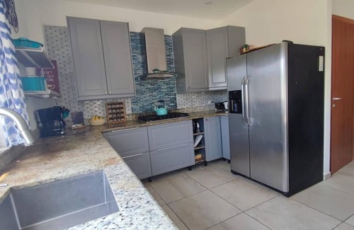 Dixon Cove Condo | Charming 2-bedroom condo with WiFi, AC in enchanting Roatan