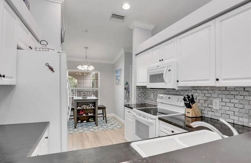 Estero Condo | Charming 2-bedroom condo with AC, WiFi in fabulous Estero