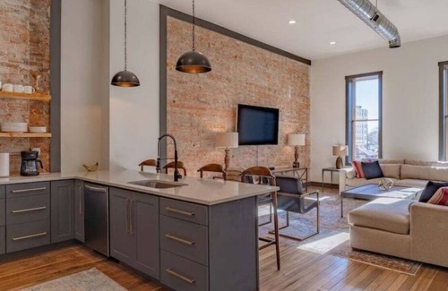 Marion Condo | Charming 2-bedroom condo in delightful Marion with AC, WiFi