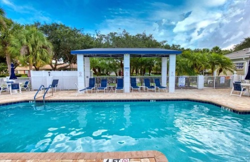 Plantation Condo | Charming 2-bedroom condo with WiFi, AC in Beautiful Venice