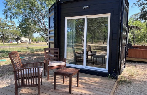 Seguin Cottage | Charming 2-bedroom container home nestled within an Alpaca Ranch