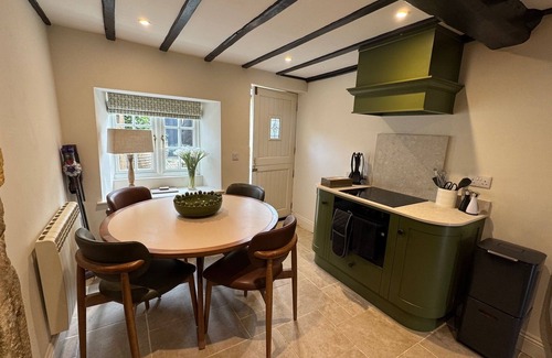 Broadway Cottage | Charming 2-bedroom cottage in fabulous Broadway with WiFi