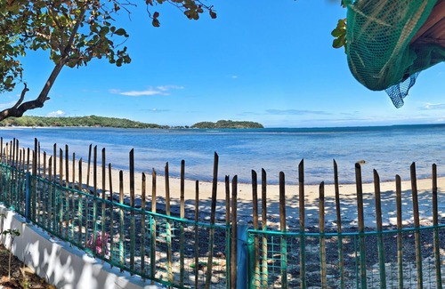 Sual Cottage | Charming 2-bedroom cottage on the beach with WiFi and AC in Victoria Alaminos