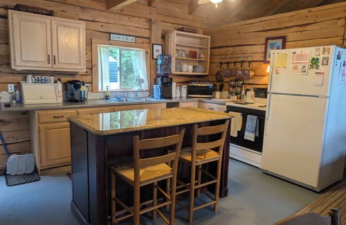 Franklin Cottage | Charming 2-bedroom cottage on Lake Carmi in Franklin with WiFi and AC