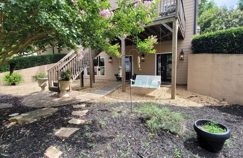 Hoschton Cottage | Charming 2-bedroom cottage in awesome Hoschton