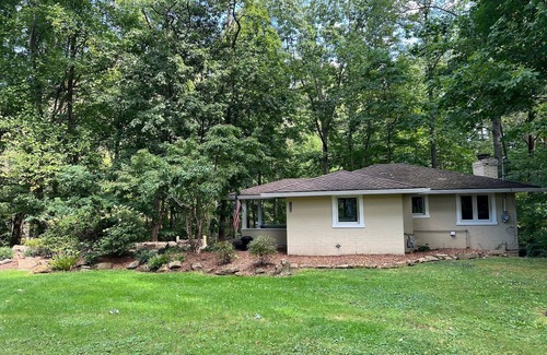 Willoughby Hills House | Charming 2-Bedroom Cottage on Scenic Property in Kirtland