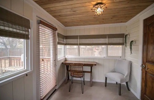 Meridian House | ✮ Charming 2-bedroom Cottage in Oldtown Meridian ✮